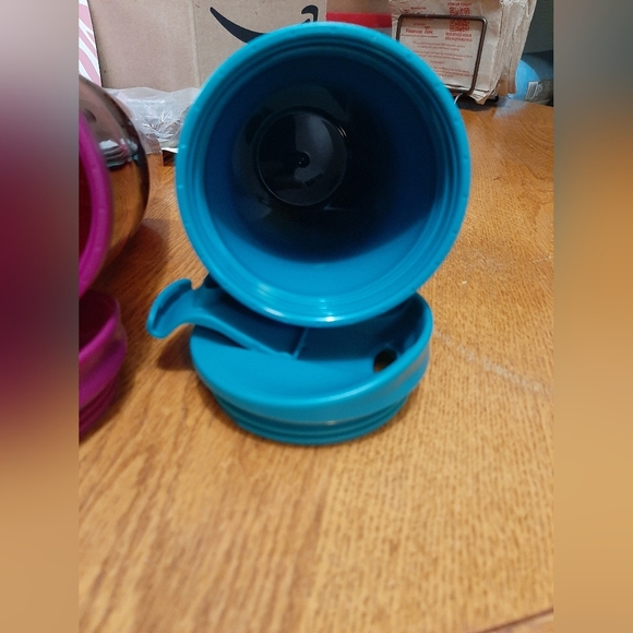 2 Travel Cups - Picture 3 of 4